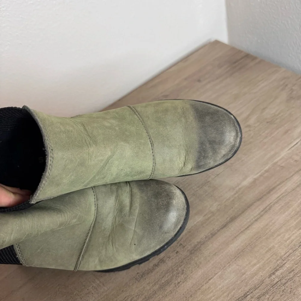 SOREL JOAN OF ARCTIC II WEDGE PLATFORMS Chelsea Booties Boots In Olive Green
